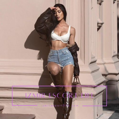 İç Çamaşırıyla İçinizi Gıdıklayacak İzmir Escort
