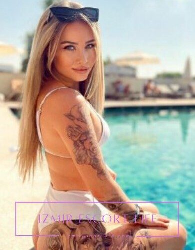 Alaçatı Yata Gelen Escort Esra ile Denizde Sevişme Keyfi
